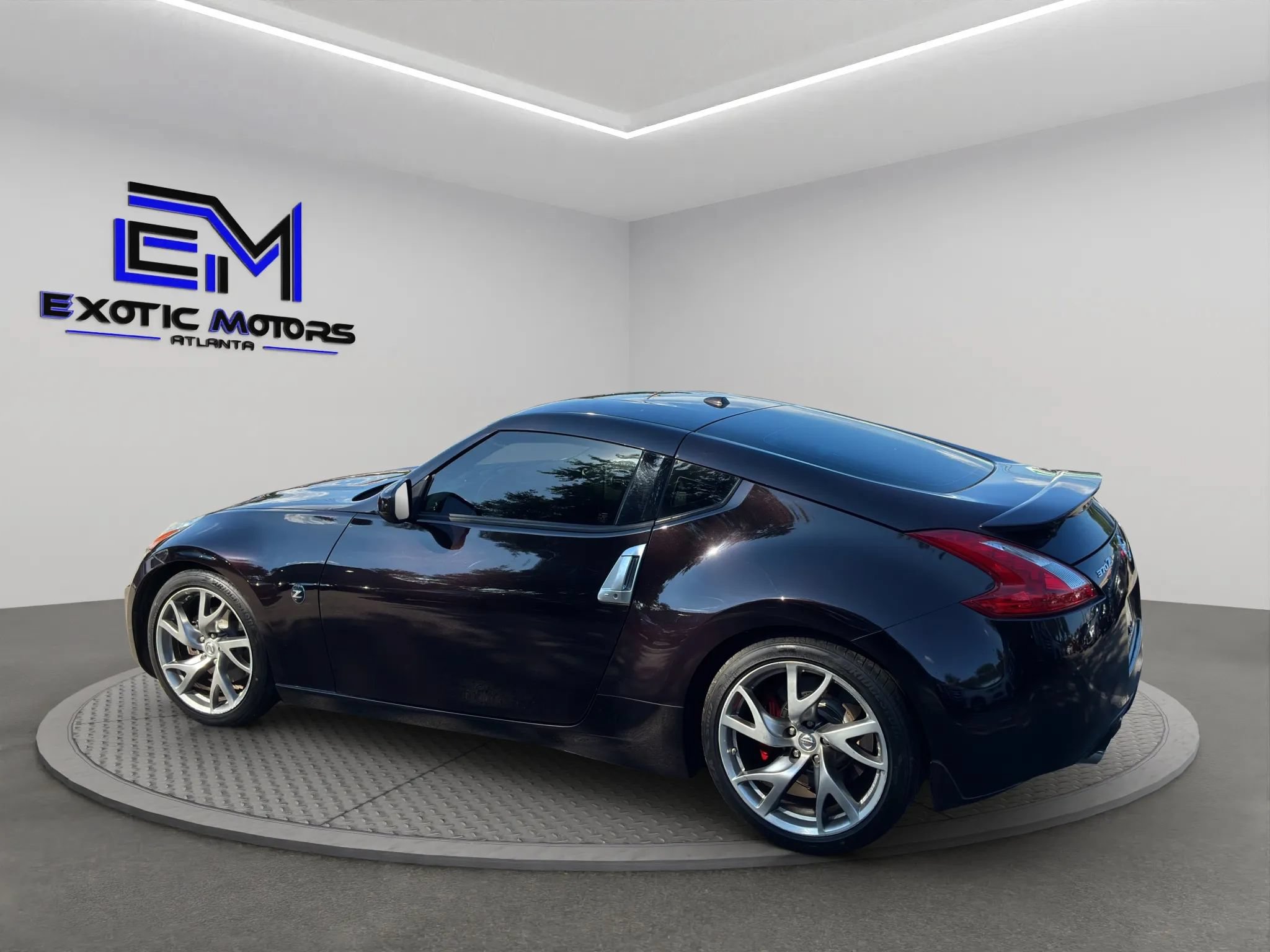 Used 2014 Nissan 370Z Touring w/ Sport Package RWD image 3