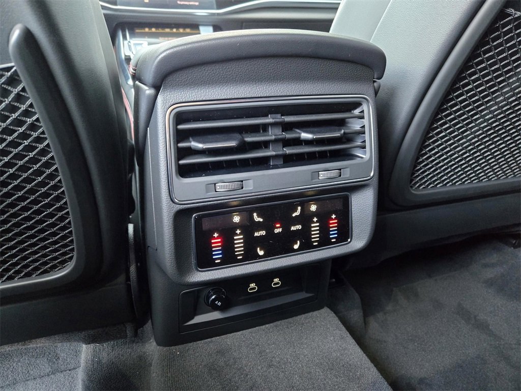 New 2026 Audi SQ7 Prestige image 11