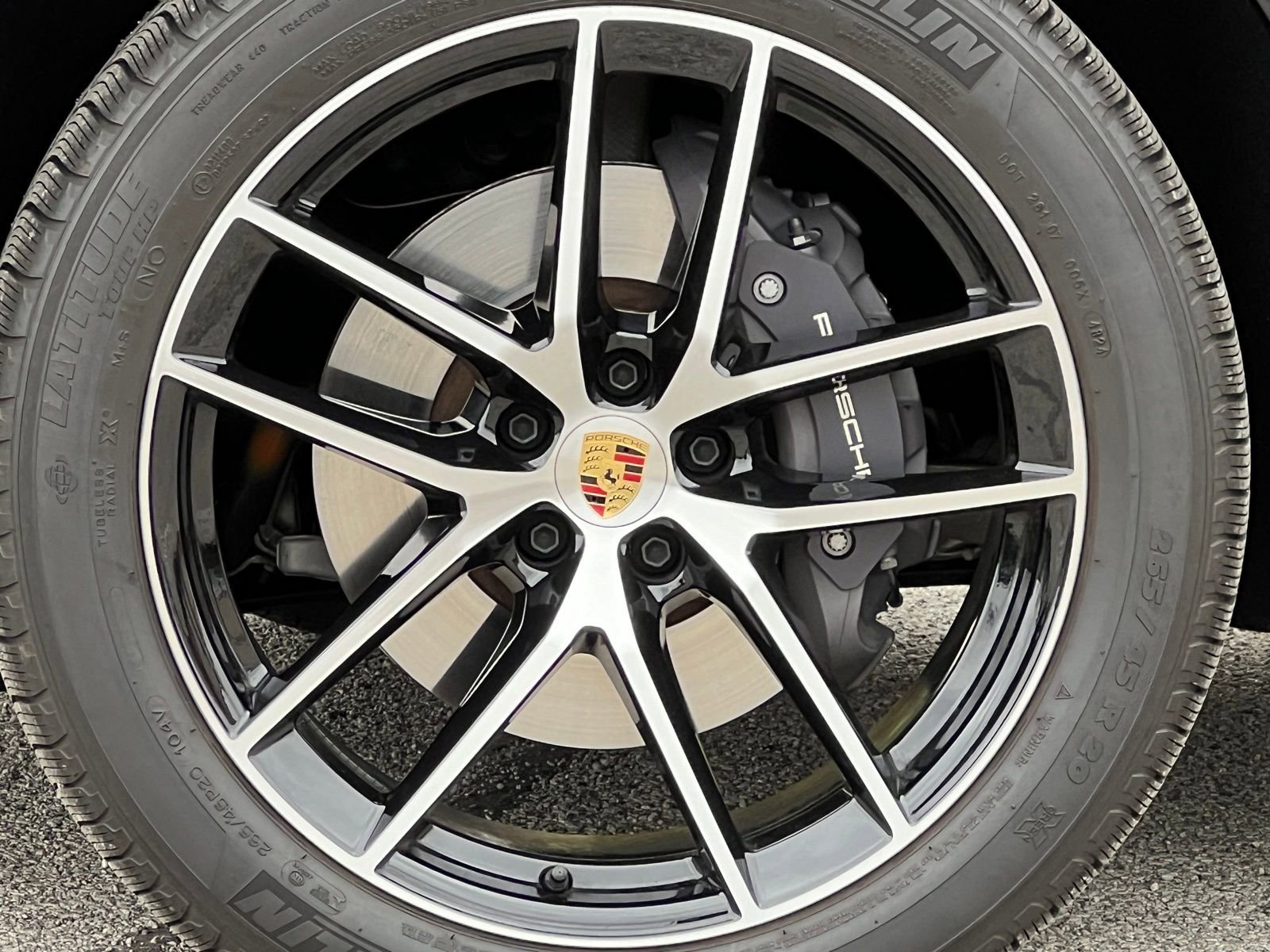 Certified 2025 Porsche Macan image 14