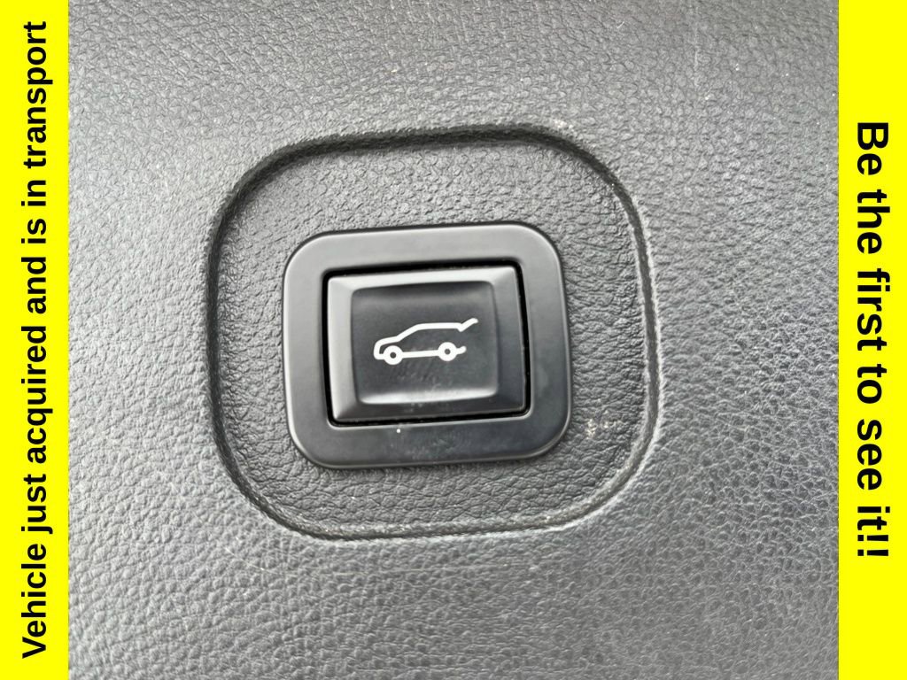 Used 2016 Chevrolet Equinox LTZ w/ Enhanced Convenience Package image 33