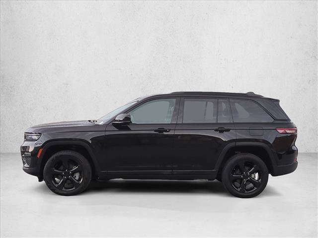 Used 2024 Jeep Grand Cherokee Limited w/ Black Appearance Package AWD/4WD image 8