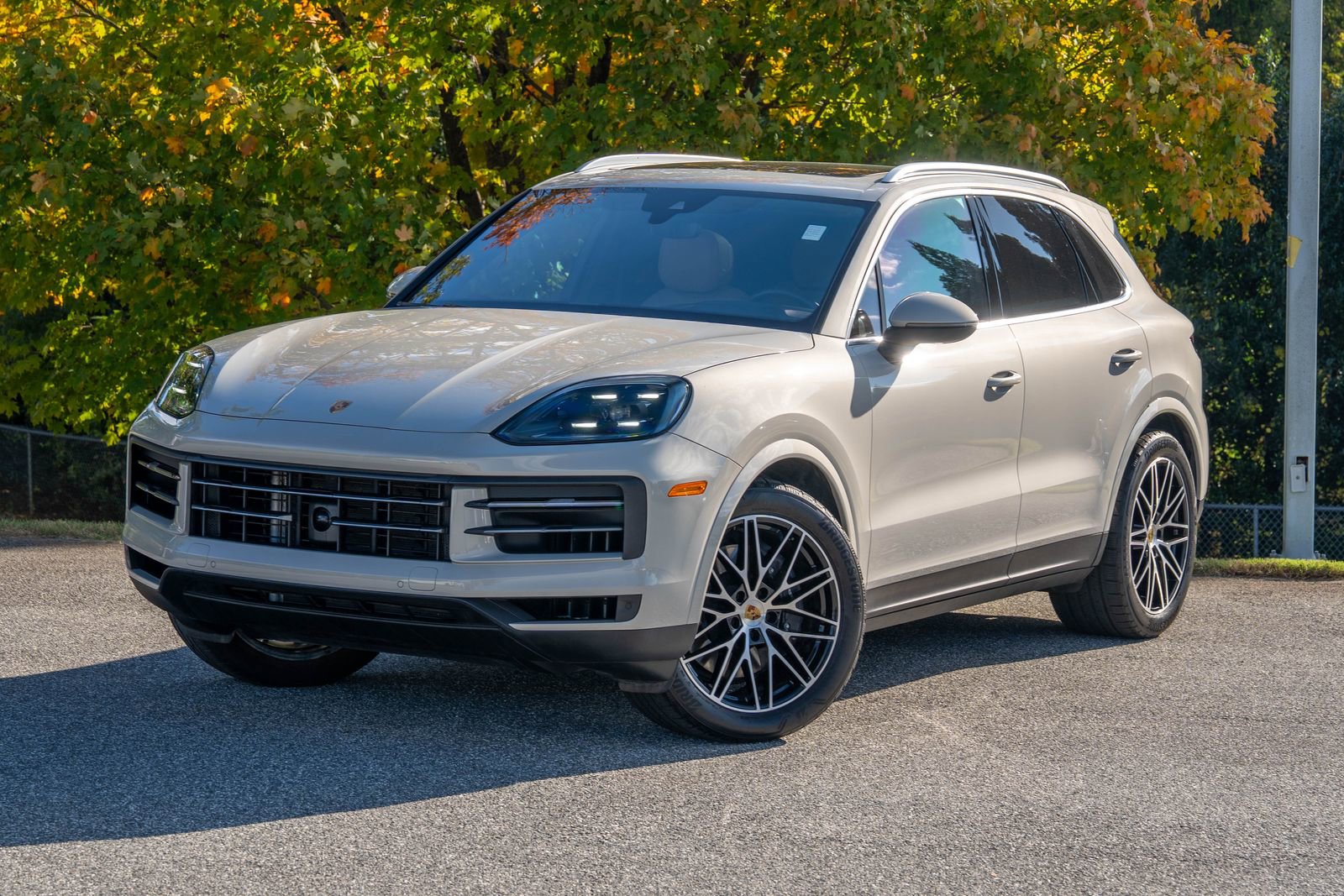 Certified 2024 Porsche Cayenne image 1
