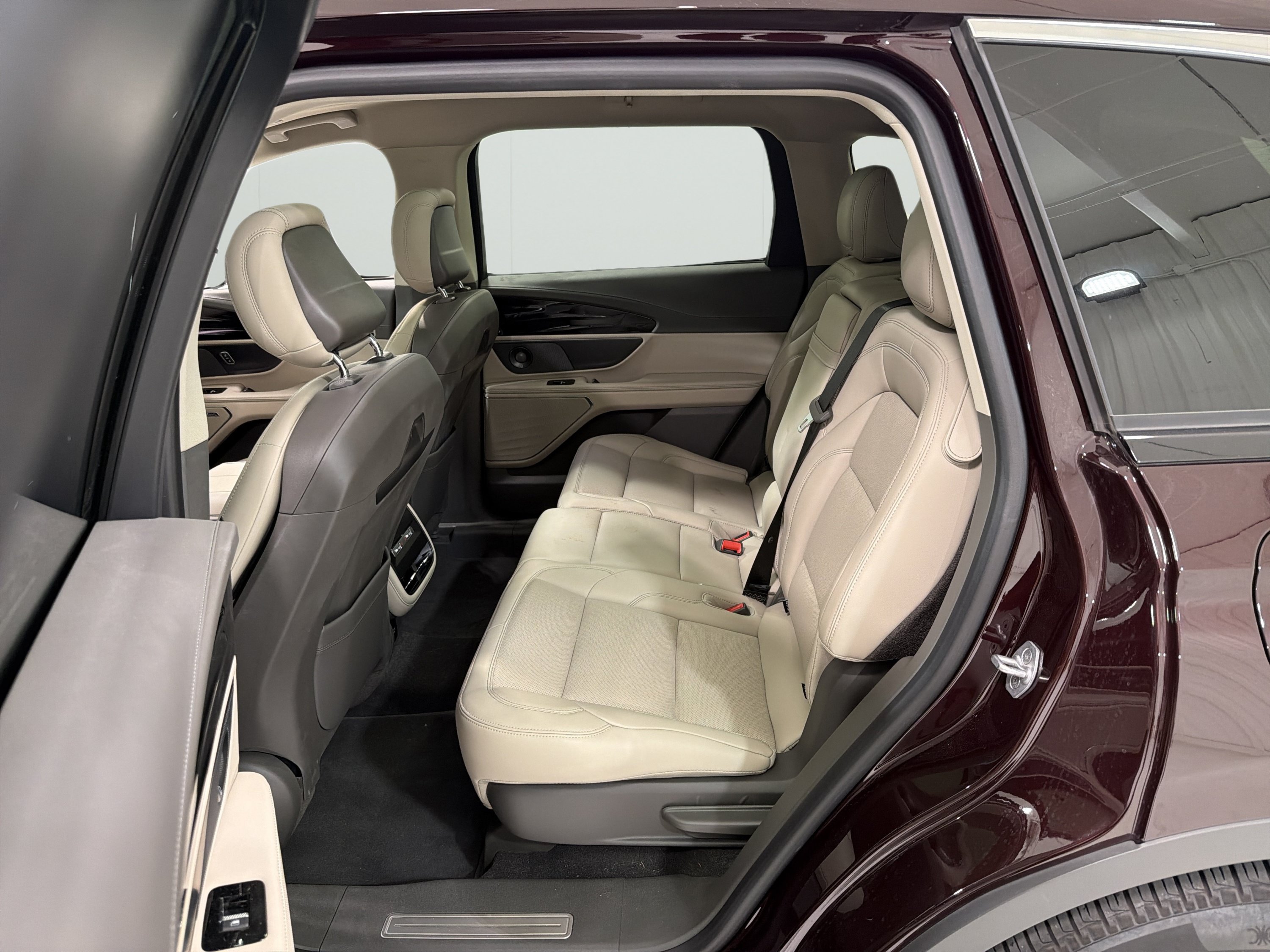 Used 2025 Lincoln Nautilus Premier w/ Equipment Group 102A AWD/4WD image 15