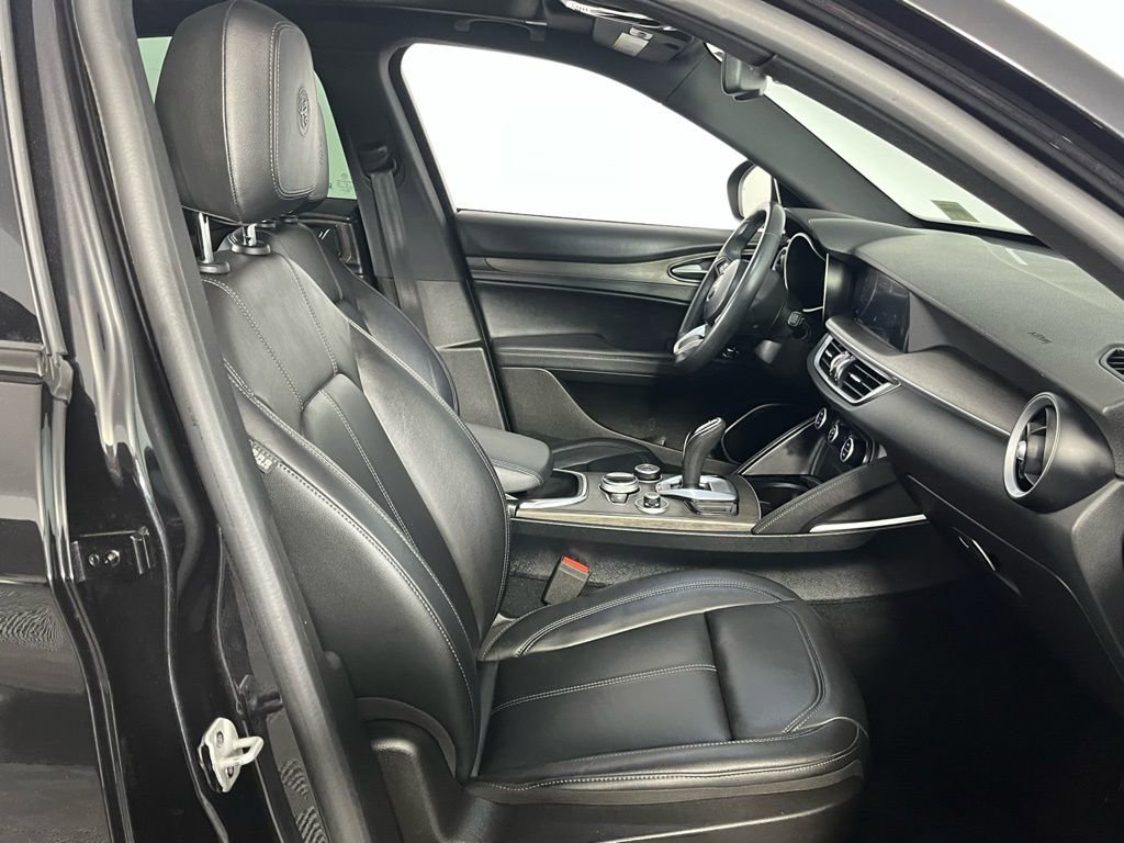 Used 2022 Alfa Romeo Stelvio Ti image 34
