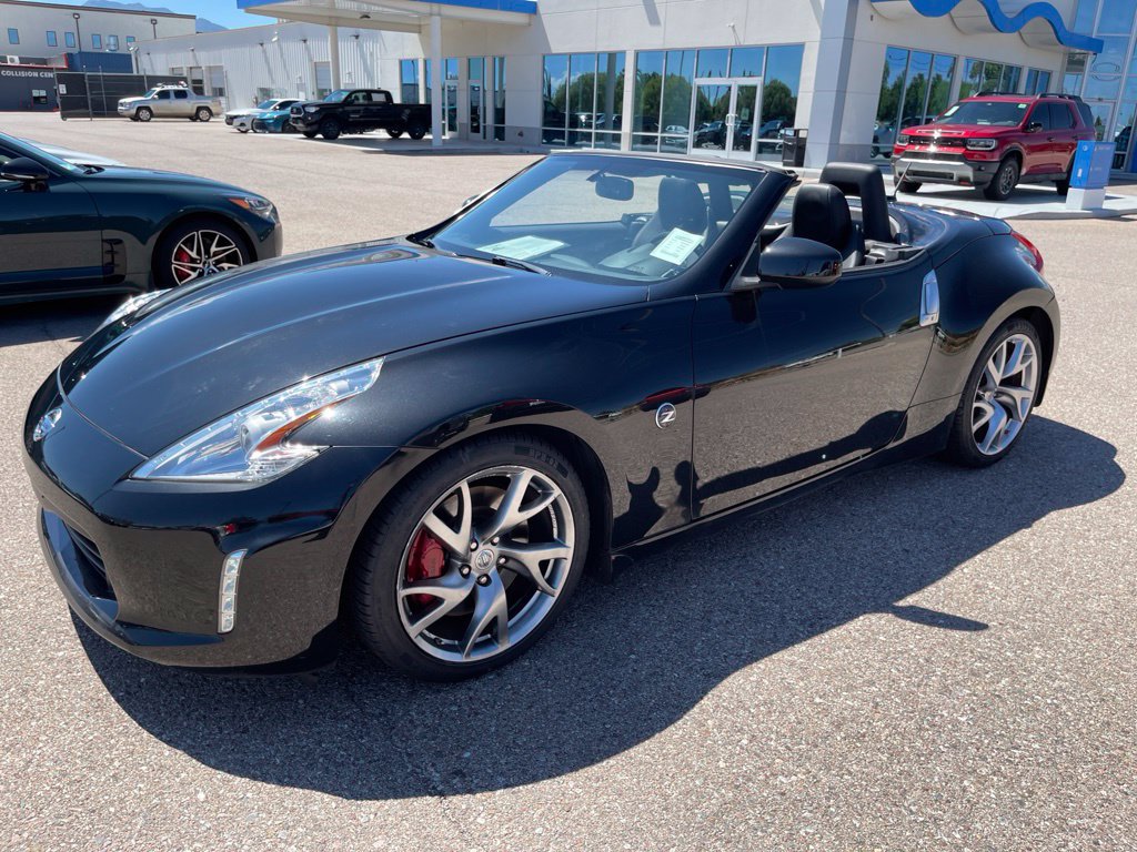 Used 2015 Nissan 370Z Touring Sport RWD image 2
