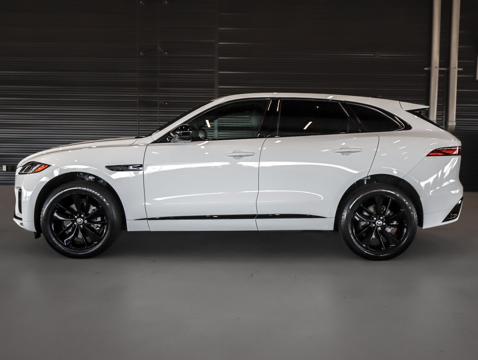 Used 2024 Jaguar F-PACE R-Dynamic S AWD/4WD image 12