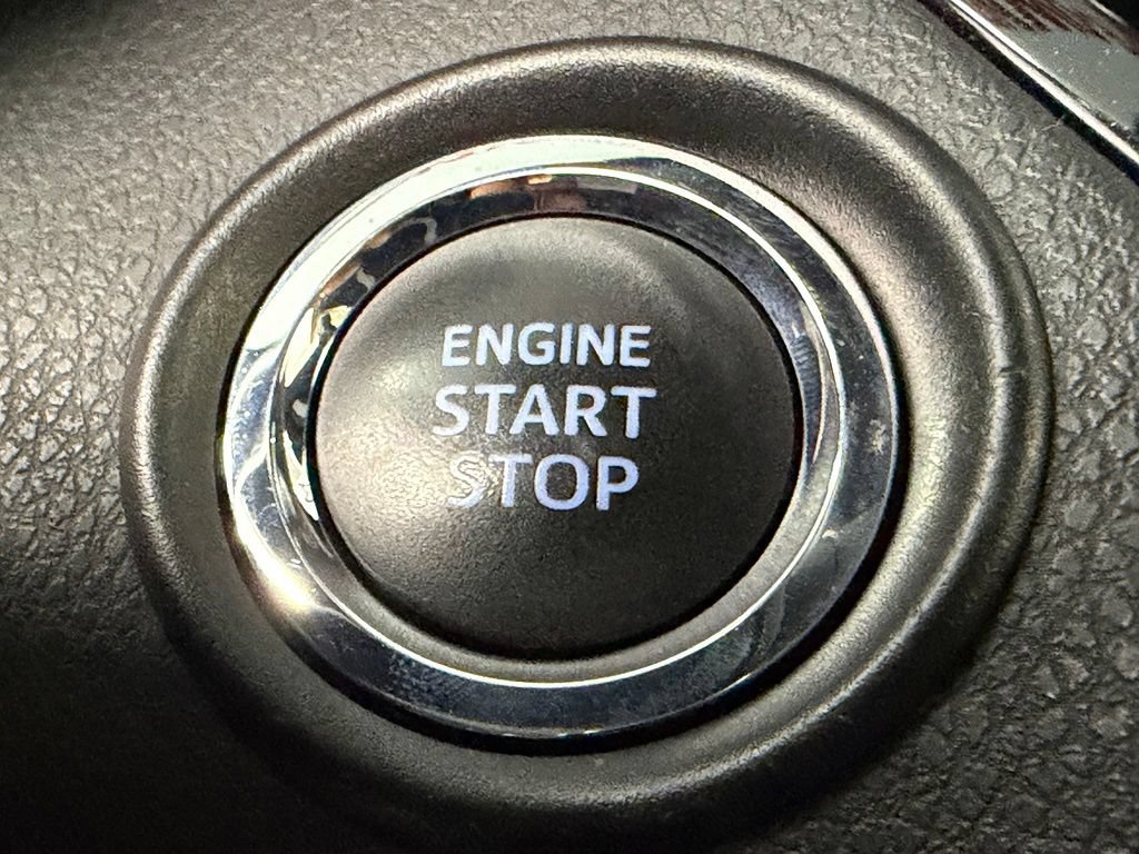 Used 2019 Toyota C-HR XLE FWD image 29