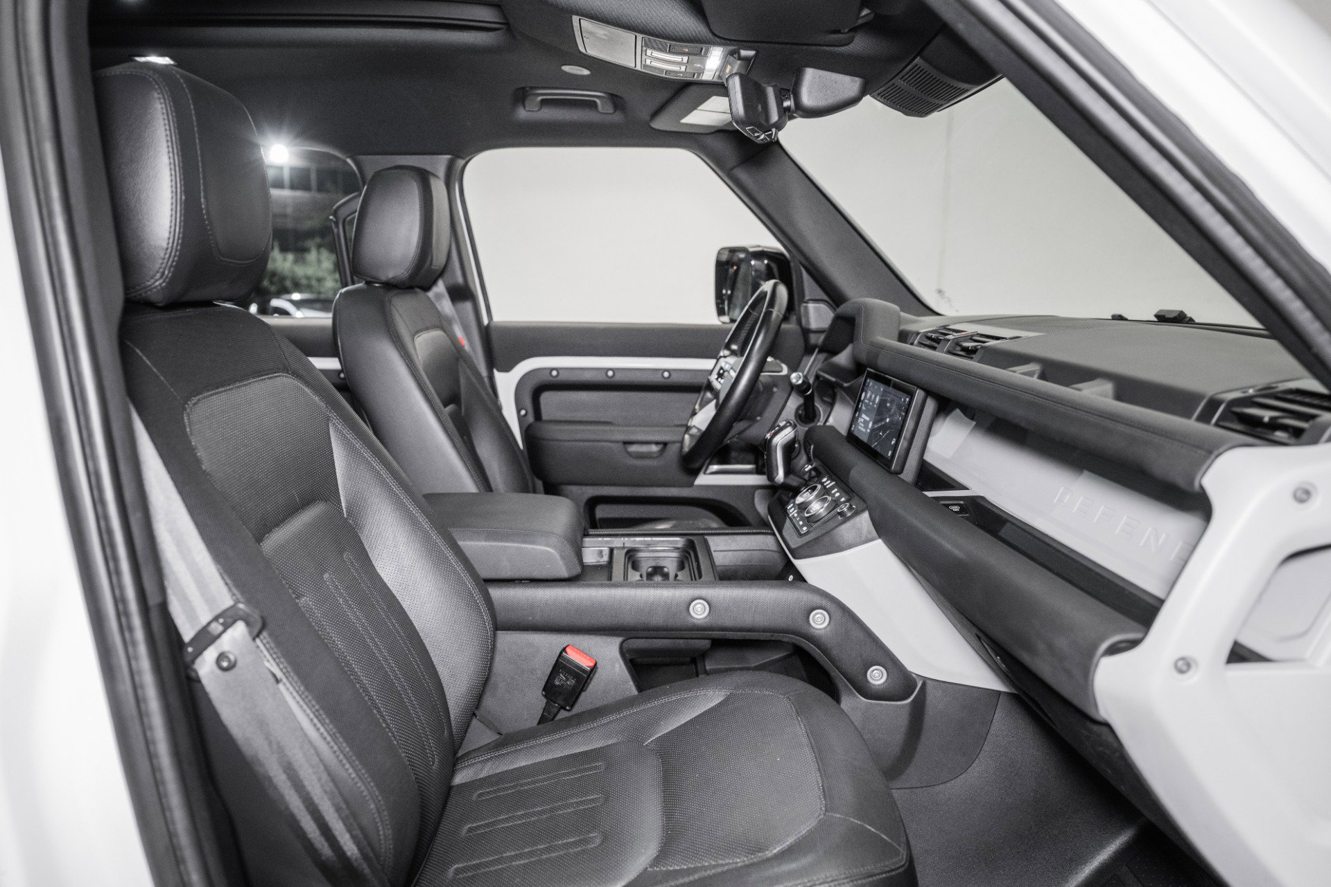 Used 2022 Land Rover Defender 110 X-Dynamic SE image 31