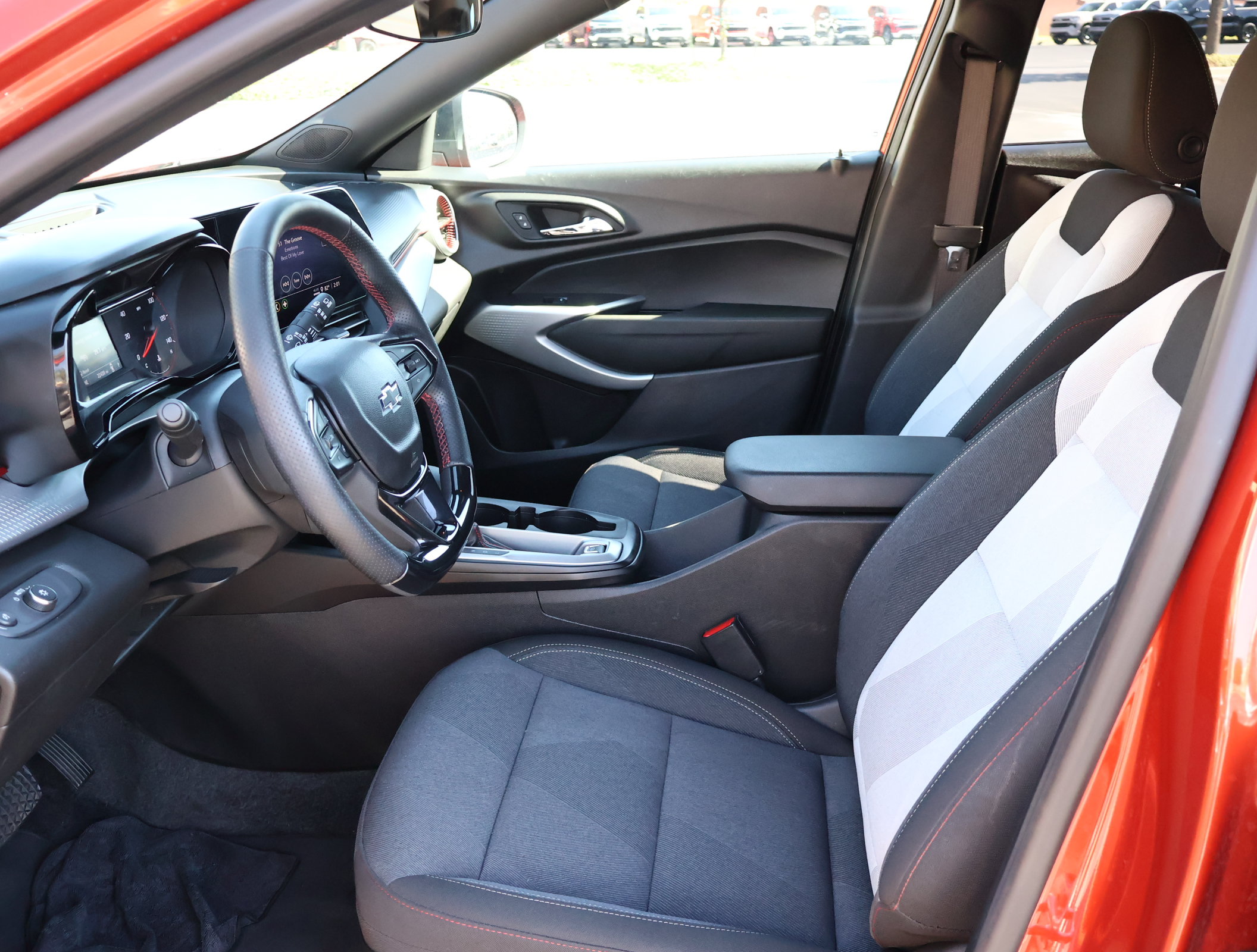 Used 2024 Chevrolet Trax RS w/ Driver Confidence Package FWD image 9