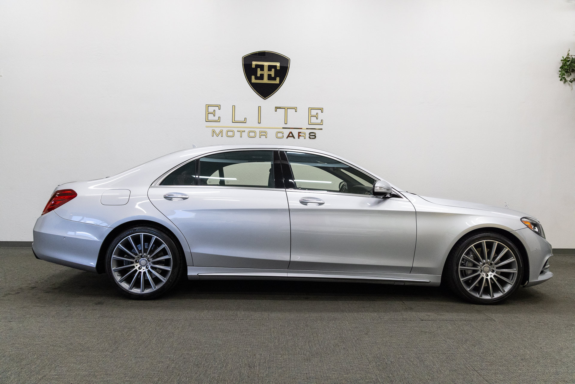 Used 2016 Mercedes-Benz S 550 Sedan image 10