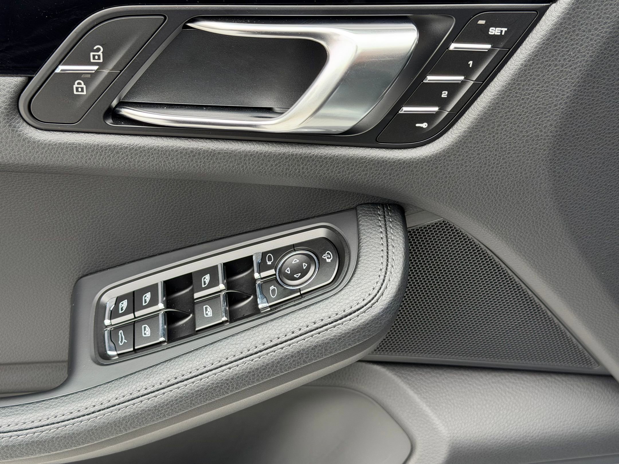 Certified 2026 Porsche Macan image 27