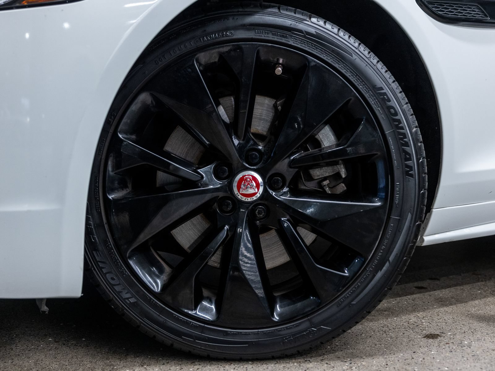 Used 2022 Jaguar XF R-Dynamic SE AWD/4WD image 19