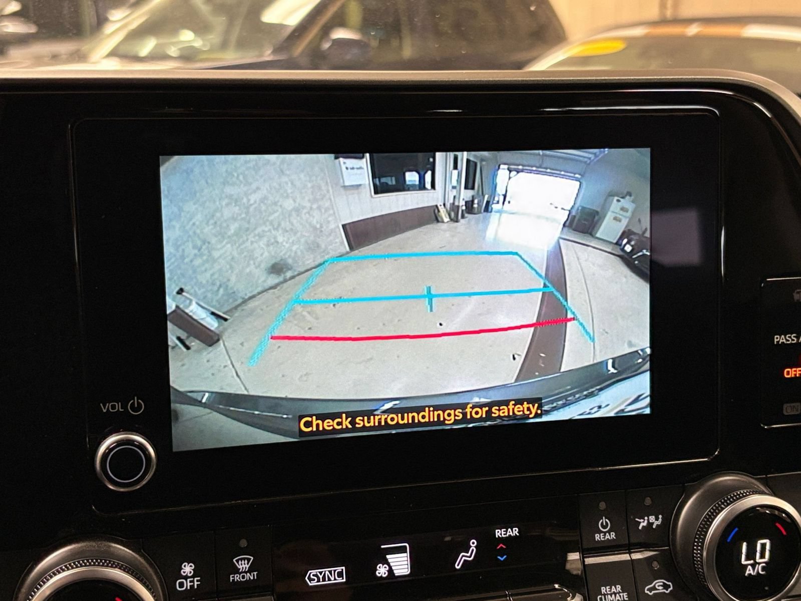Used 2025 Toyota Highlander LE FWD image 25