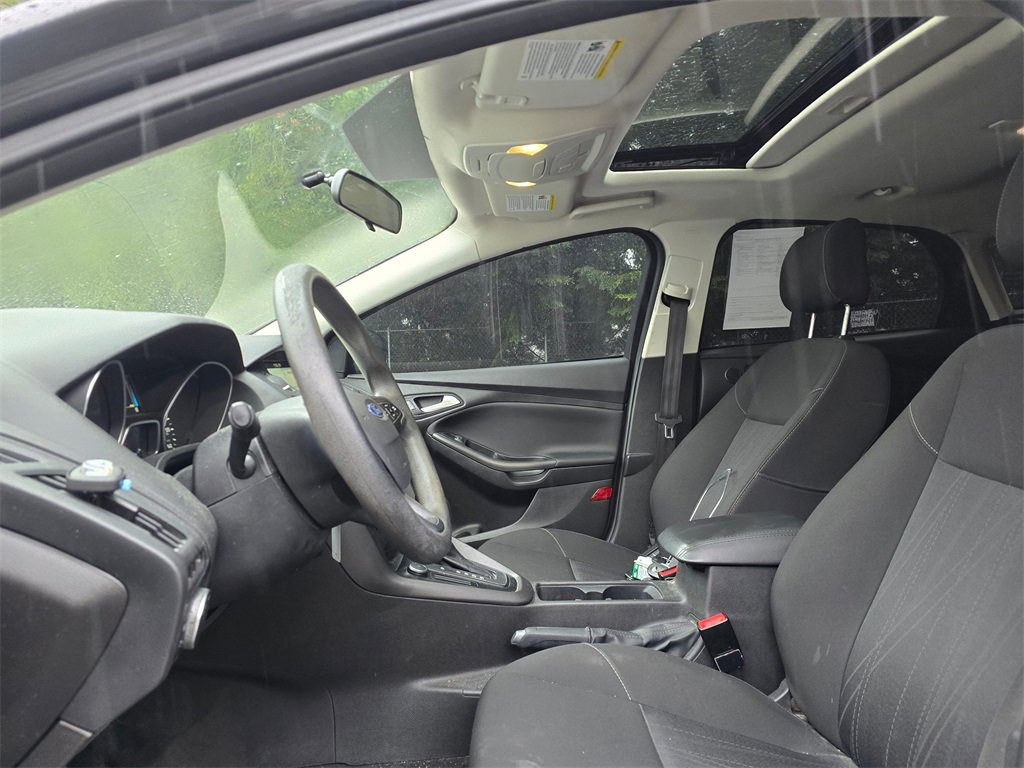 Used 2017 Ford Focus SEL image 2