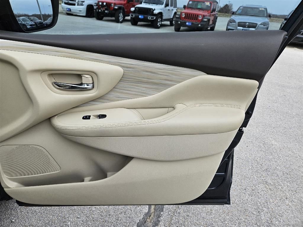 Used 2018 Nissan Murano Platinum image 32