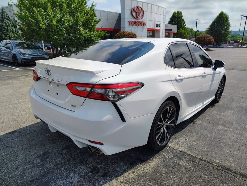 Used 2018 Toyota Camry SE w/ Four Season Floor Mat Package FWD image 4