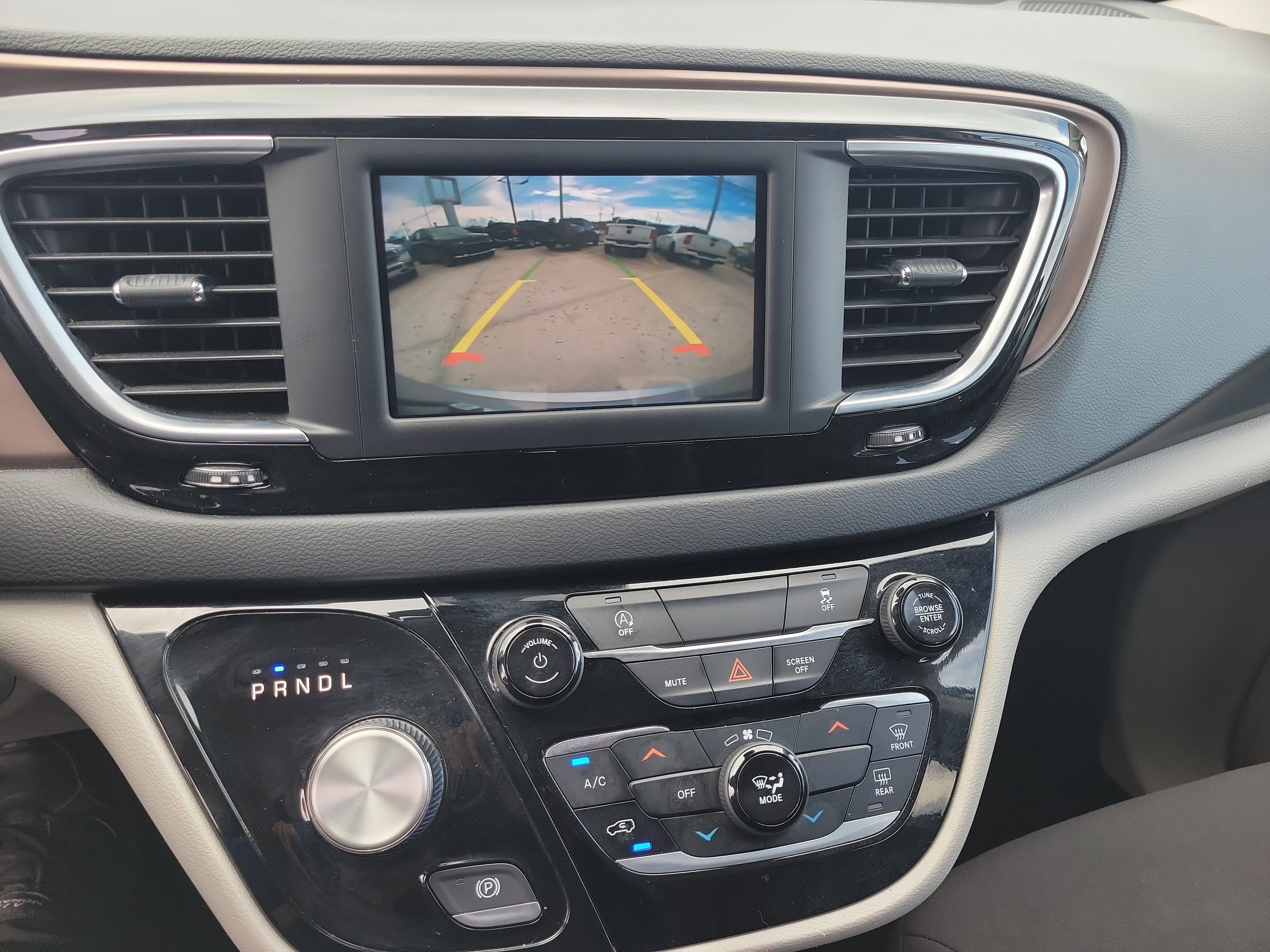 Used 2023 Chrysler Voyager LX FWD image 25