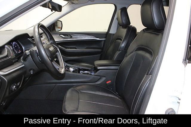 Used 2021 Jeep Grand Cherokee L Limited w/ Luxury Tech Group II image 11