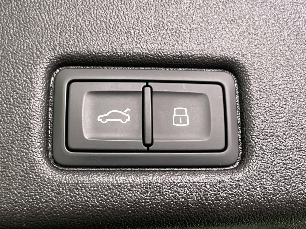 Certified 2025 Audi Q5 Premium w/ Convenience Package image 21