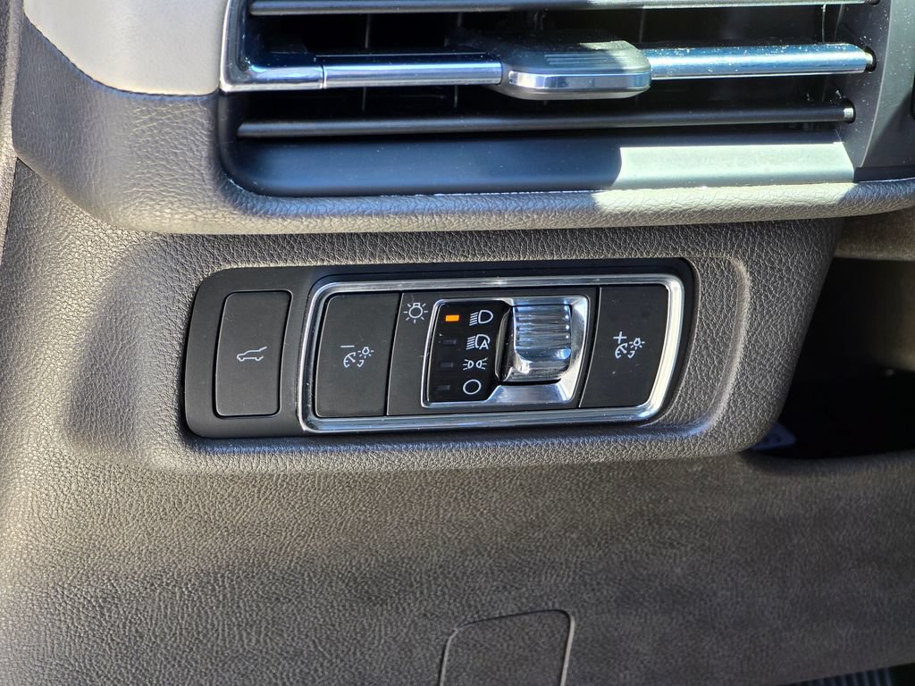 Used 2022 Lincoln Corsair FWD w/ Premium Package image 36