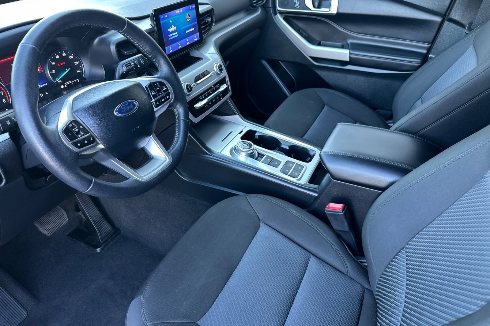 Used 2024 Ford Explorer XLT image 10