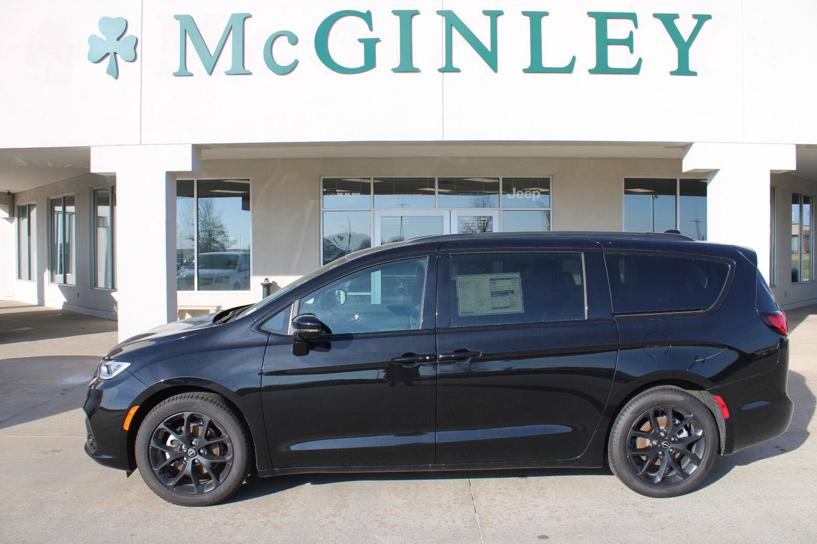 New 2026 Chrysler Pacifica Select w/ S Appearance Package