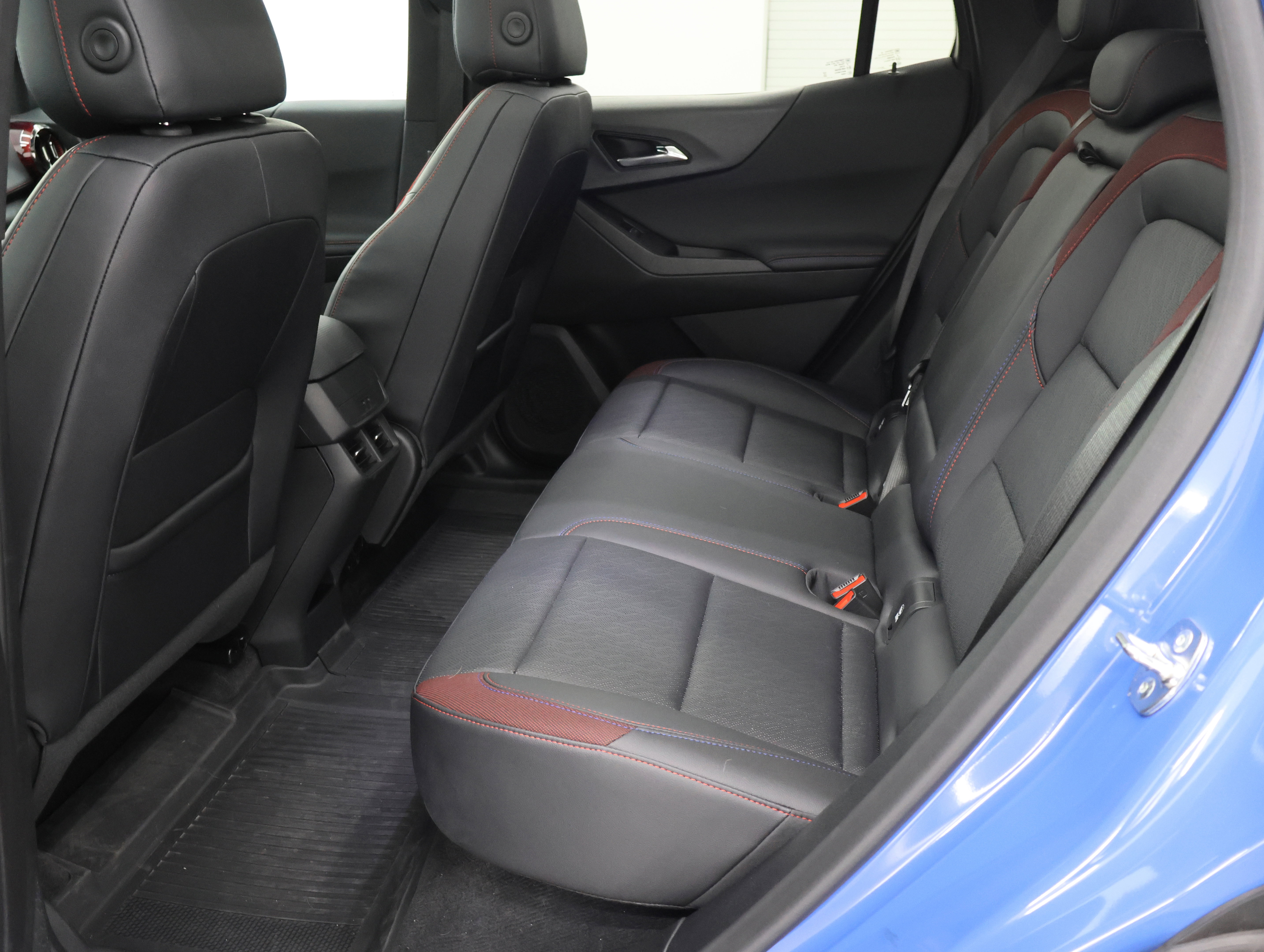 Used 2025 Chevrolet Equinox RS w/ Safety and Technology Package AWD/4WD image 40