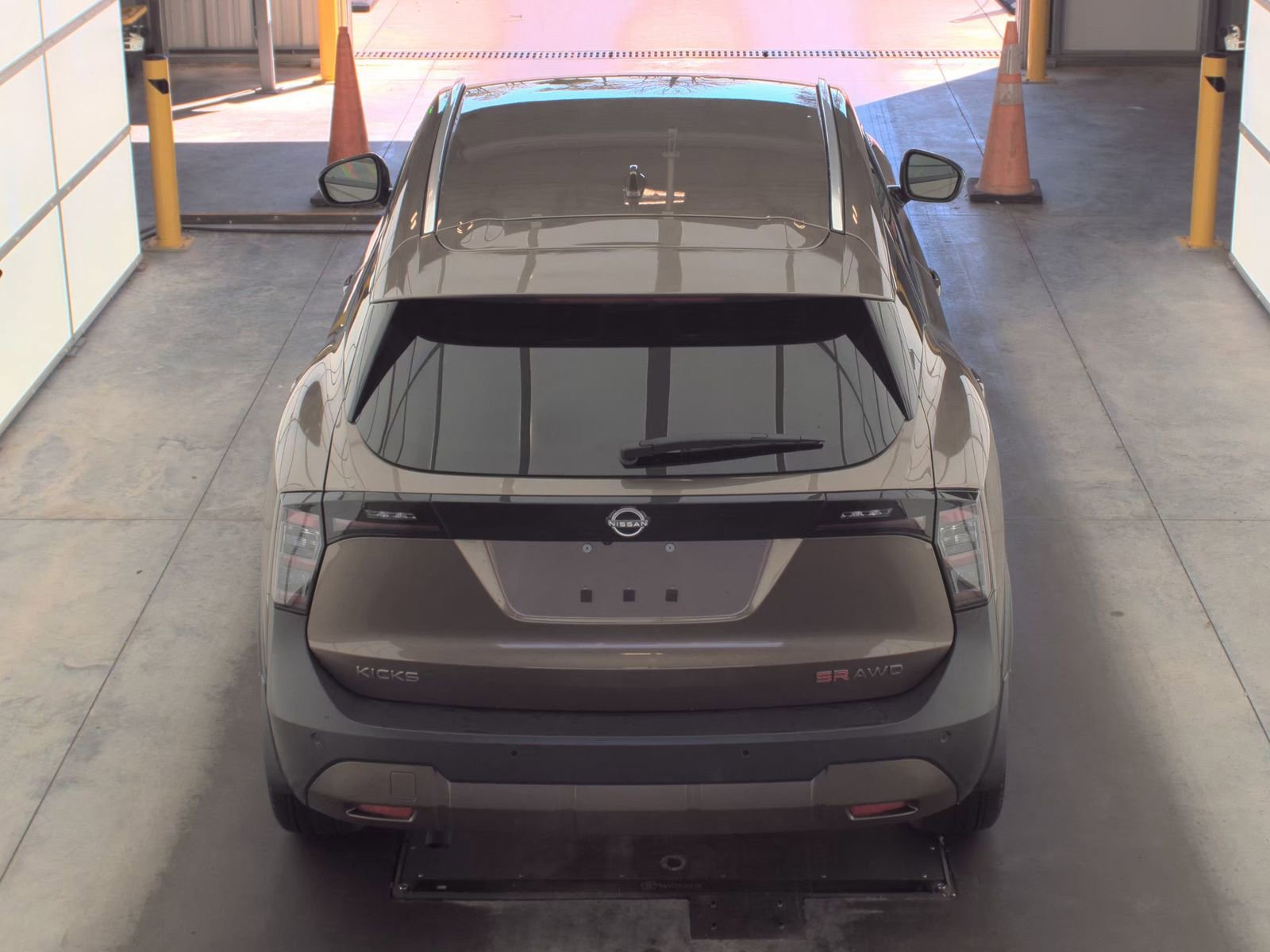 Used 2025 Nissan Kicks SR AWD/4WD image 17