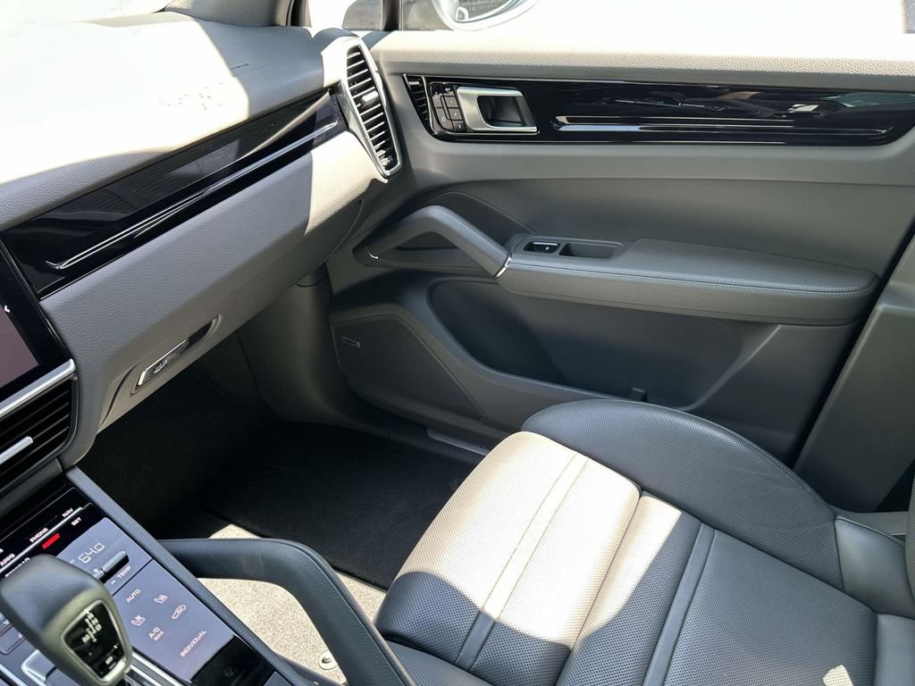 Used 2020 Porsche Cayenne AWD/4WD image 30