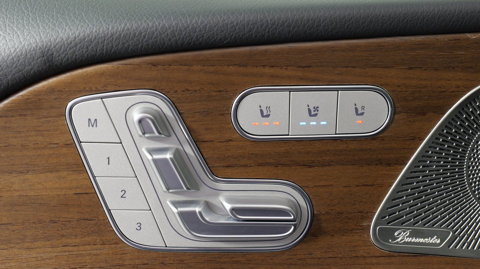 Used 2024 Mercedes-Benz GLS 450 4MATIC w/ AMG Line Exterior image 26