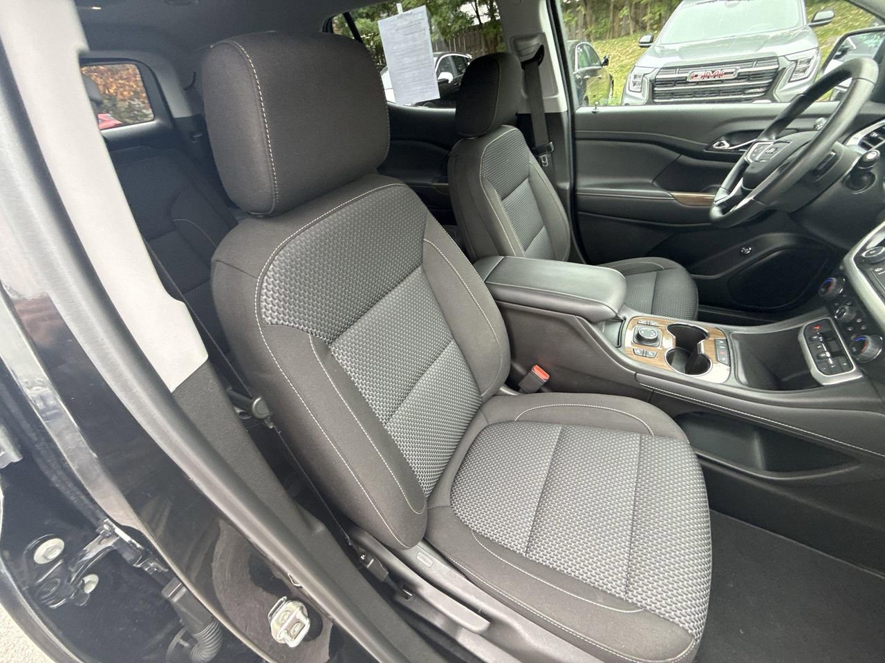 Certified 2023 GMC Acadia SLE w/ Driver Convenience Package image 31