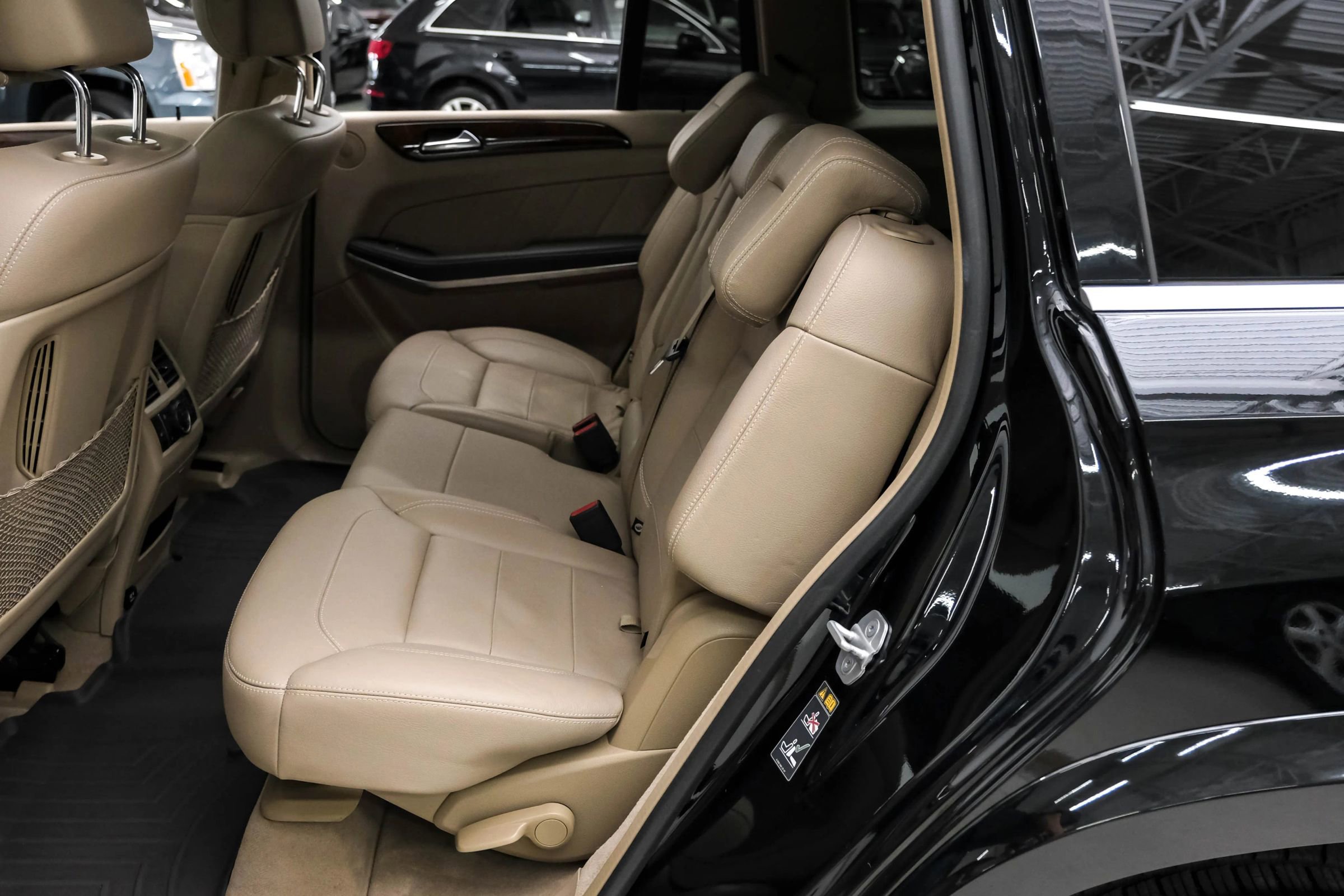 Used 2015 Mercedes-Benz GL 550 4MATIC image 31
