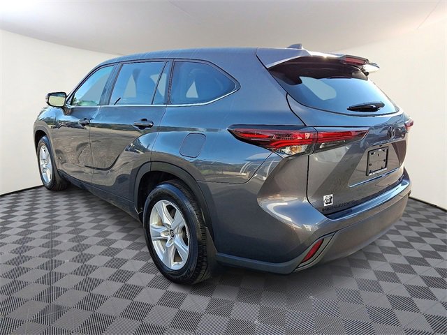 Used 2024 Toyota Highlander LE image 4