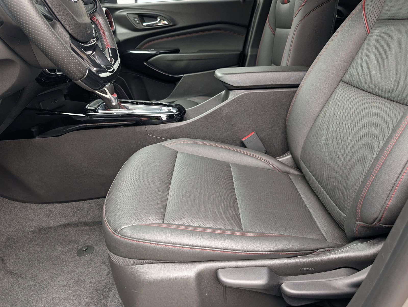 Used 2025 Chevrolet Trax RS w/ Driver Confidence Package FWD image 15