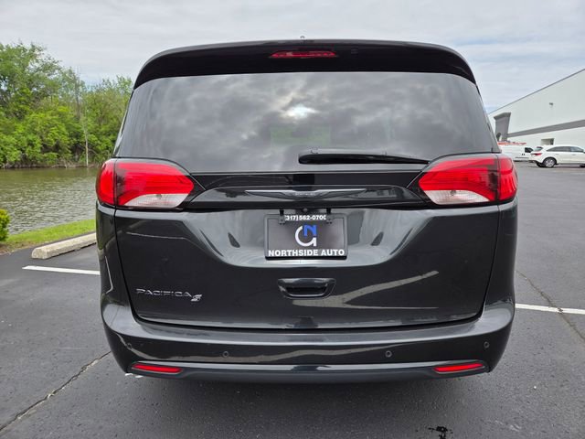 Used 2020 Chrysler Pacifica Touring-L Plus w/ Advanced Safetytec Group FWD image 6