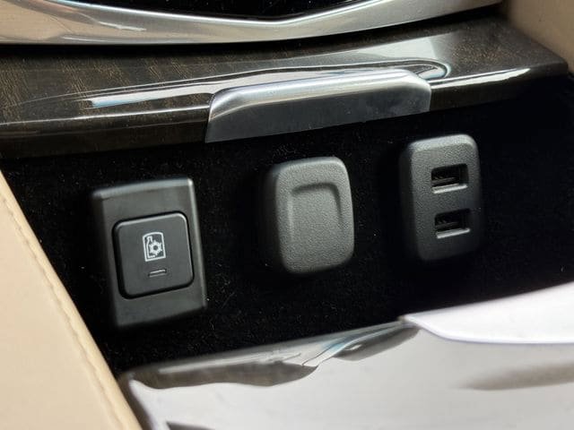 Used 2019 Cadillac Escalade ESV Platinum RWD image 21
