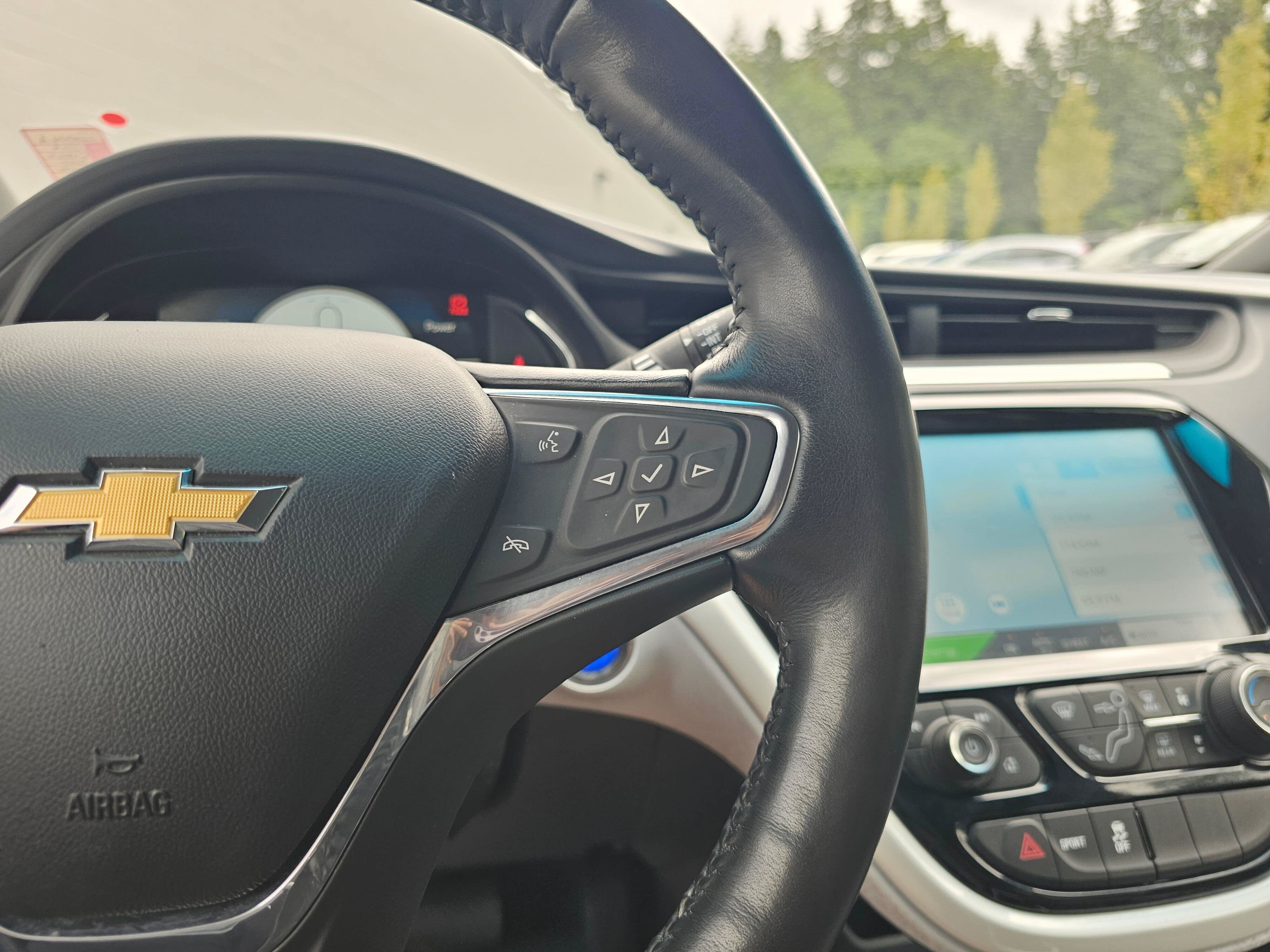 Used 2019 Chevrolet Bolt Premier w/ Infotainment Package FWD image 31