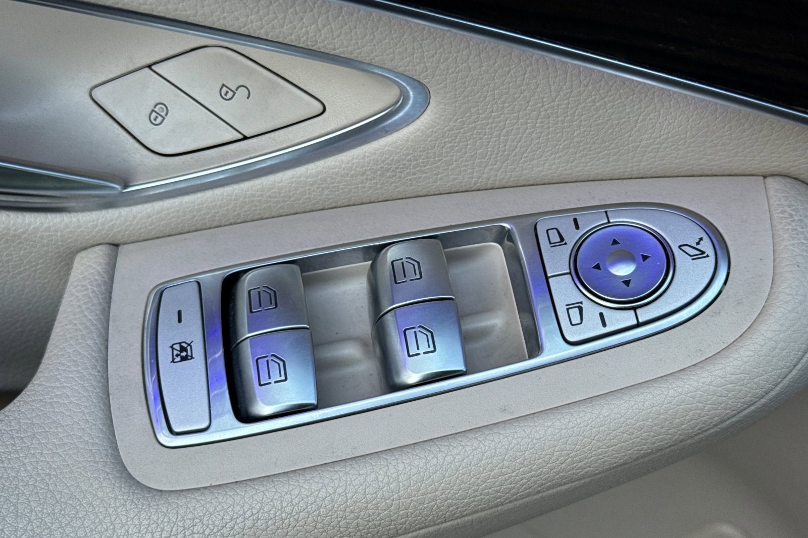 Used 2021 Mercedes-Benz GLC 300 4MATIC Coupe image 13