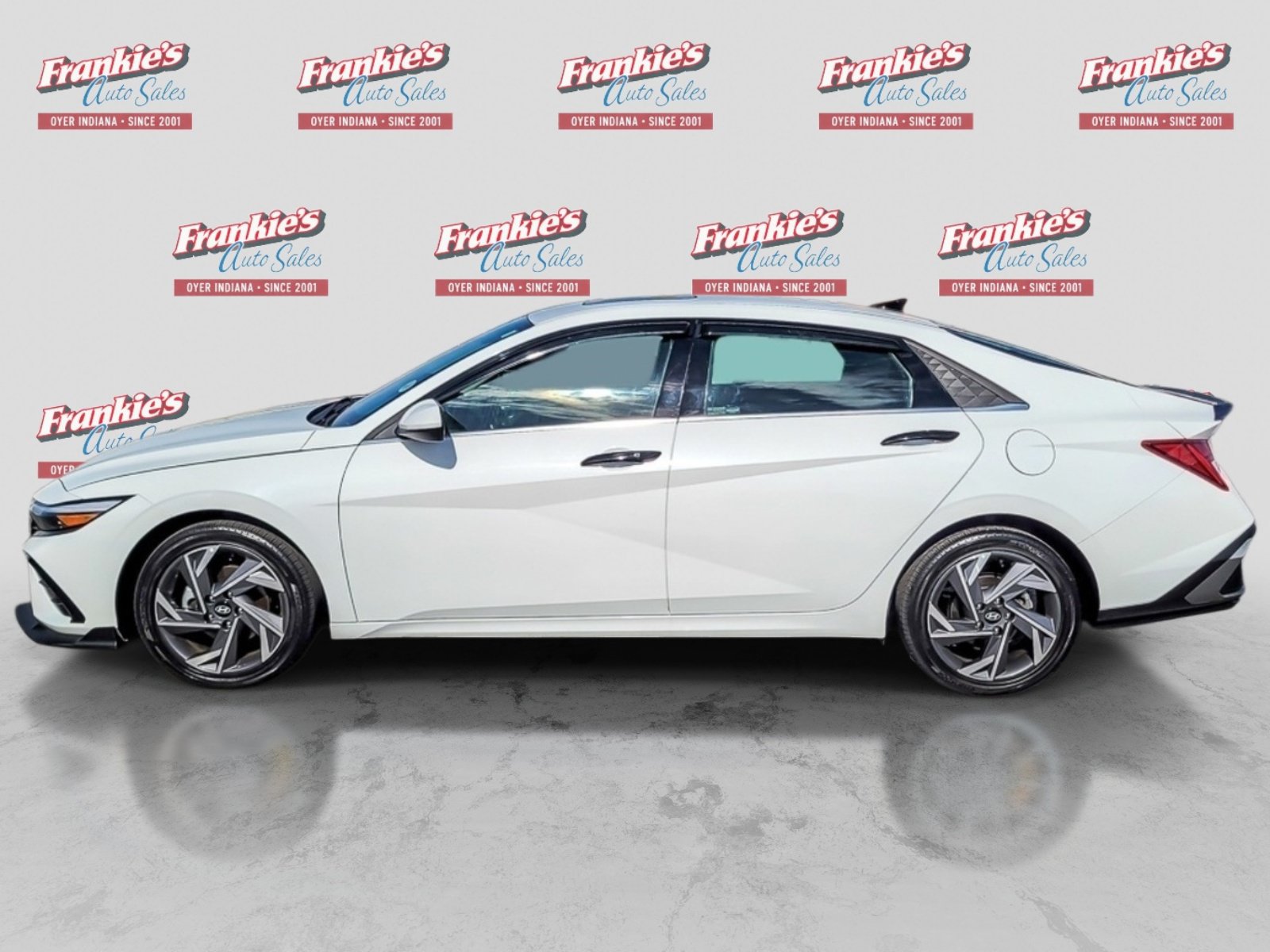 Used 2025 Hyundai Elantra SEL FWD image 2