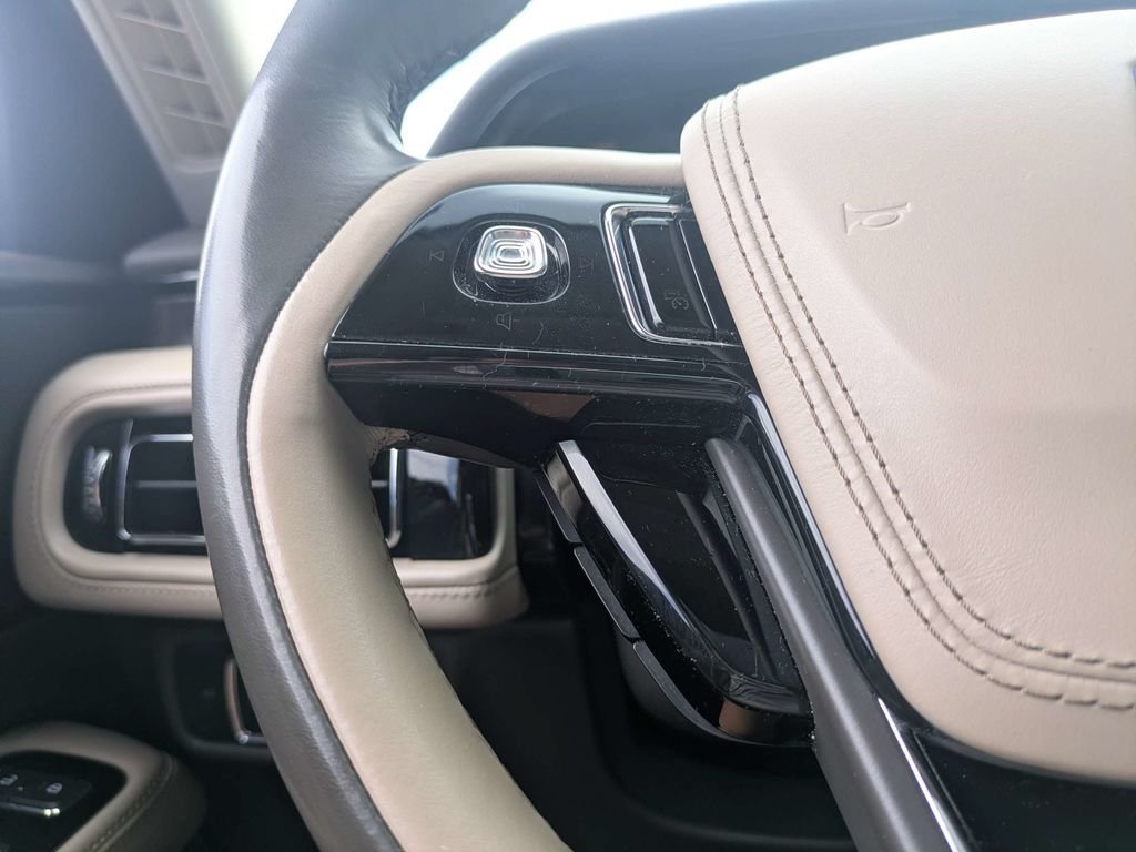 Used 2022 Lincoln Aviator Reserve w/ Equipment Group 201A RWD image 29