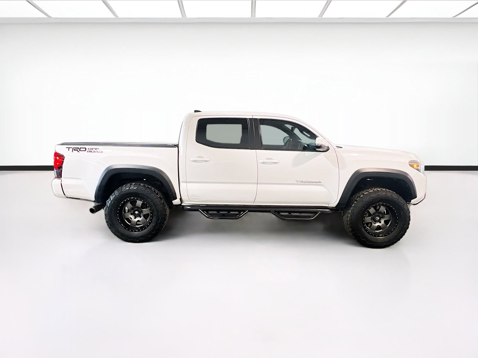 Used 2018 Toyota Tacoma TRD Off-Road w/ Technology Package RWD image 21