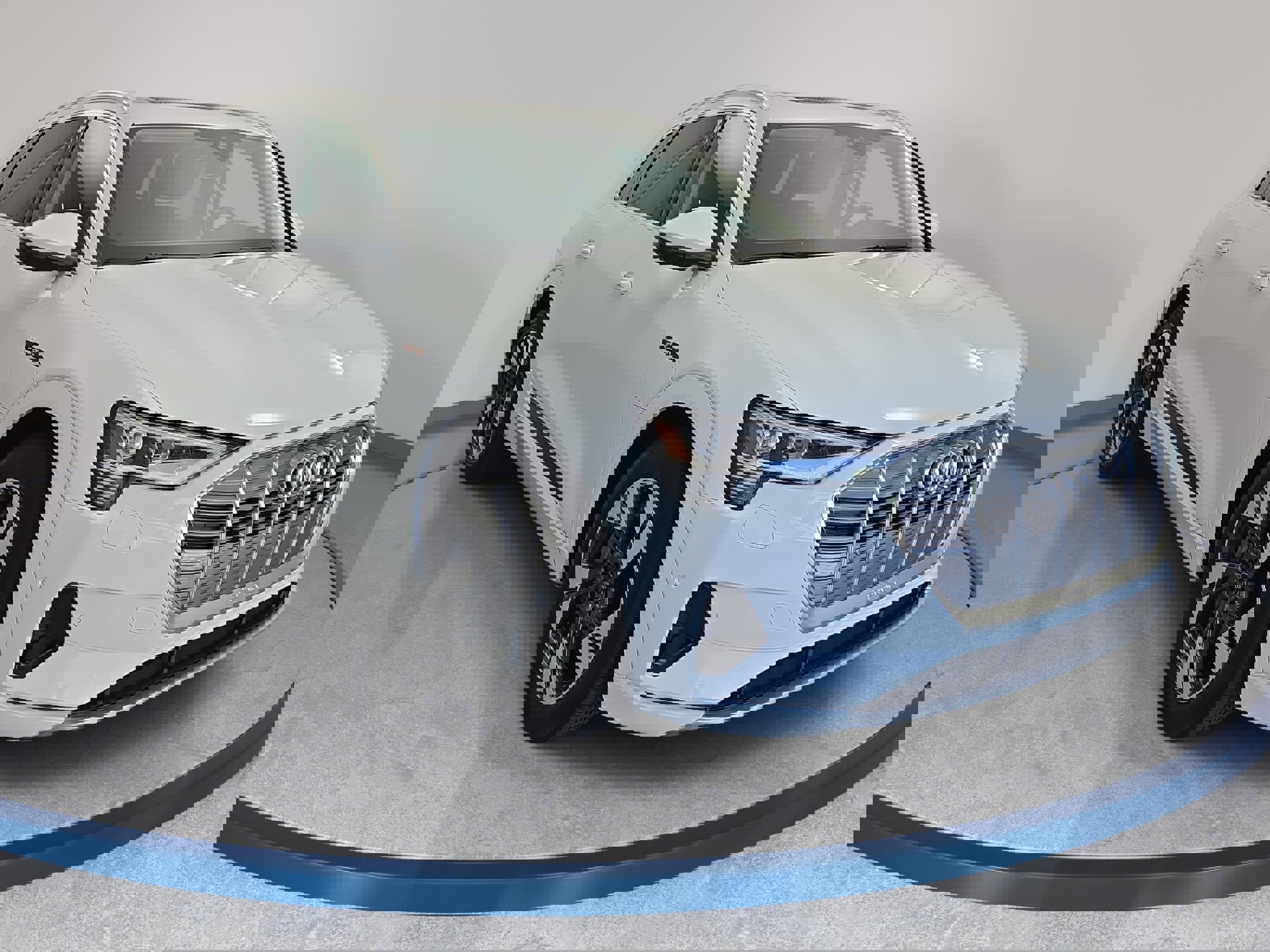 Used 2023 Audi e-tron Premium Plus w/ Premium Plus Package image 3