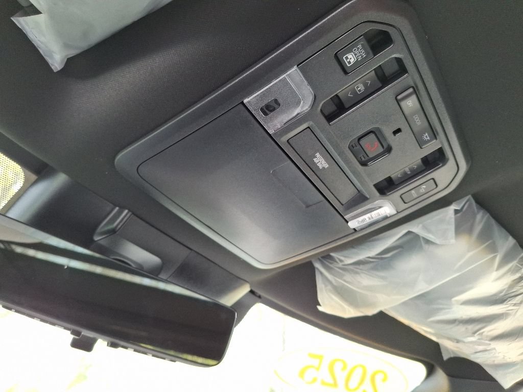 Used 2025 Toyota Tundra Platinum AWD/4WD image 15