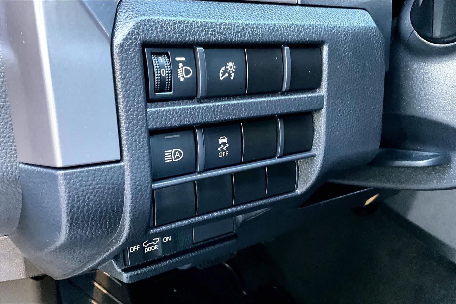 Certified 2024 Toyota Tacoma SR5 AWD/4WD image 32