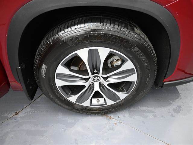 Certified 2024 Toyota Highlander XLE image 27