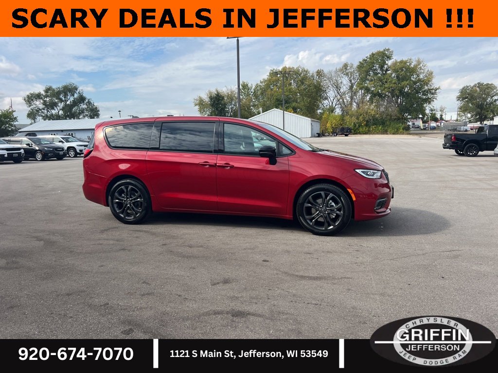 New 2026 Chrysler Pacifica Select image 10