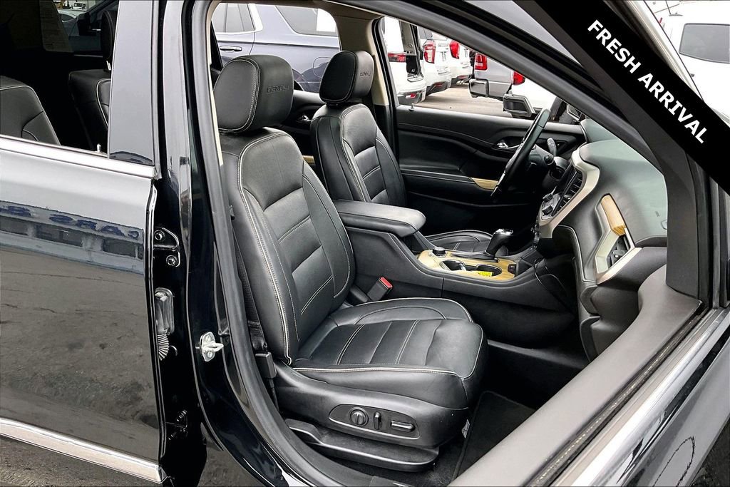 Used 2019 GMC Acadia Denali w/ Technology Package FWD image 28