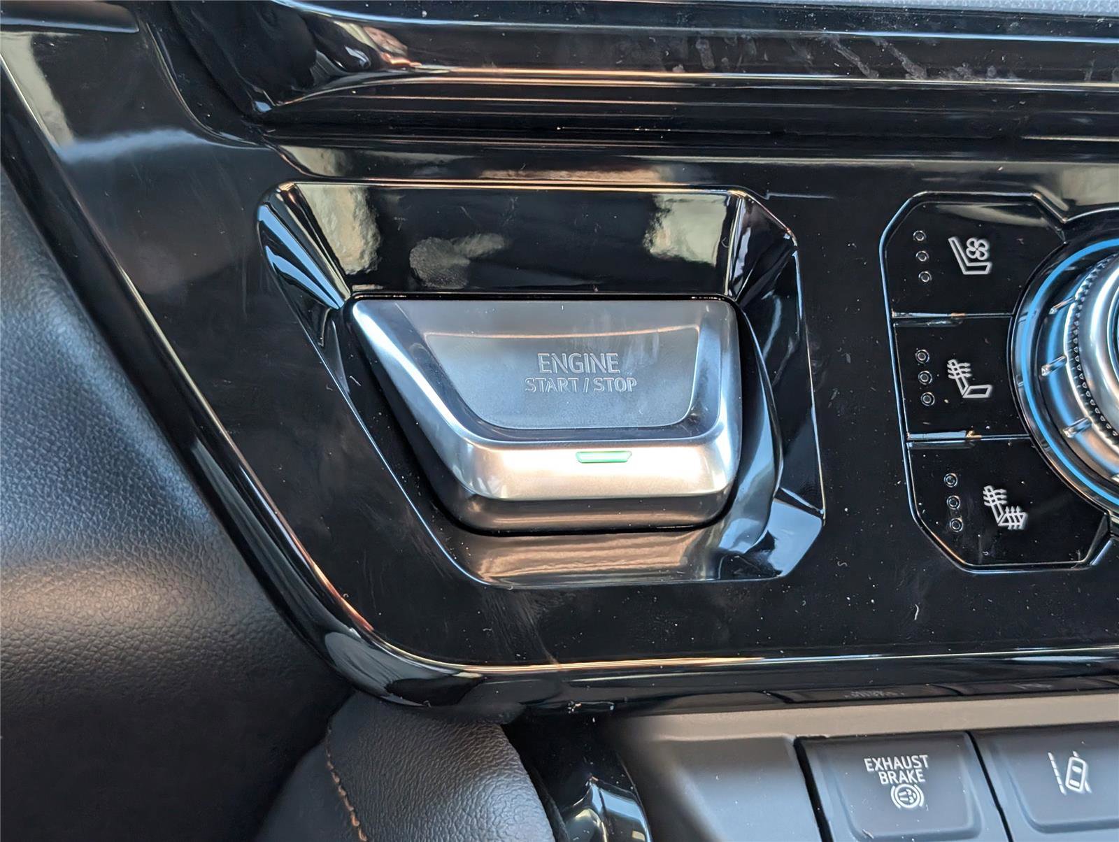 New 2026 GMC Sierra 2500 AT4 w/ AT4 Premium Plus Package AWD/4WD image 28