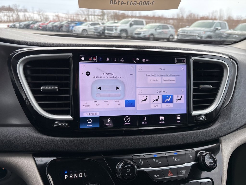 Used 2024 Chrysler Pacifica Touring-L image 36