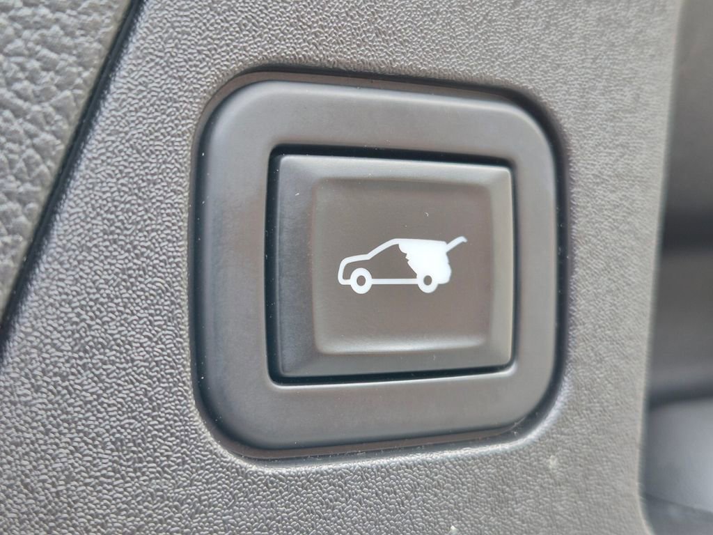 Used 2020 Buick Envision Essence w/ Experience Buick Package image 17